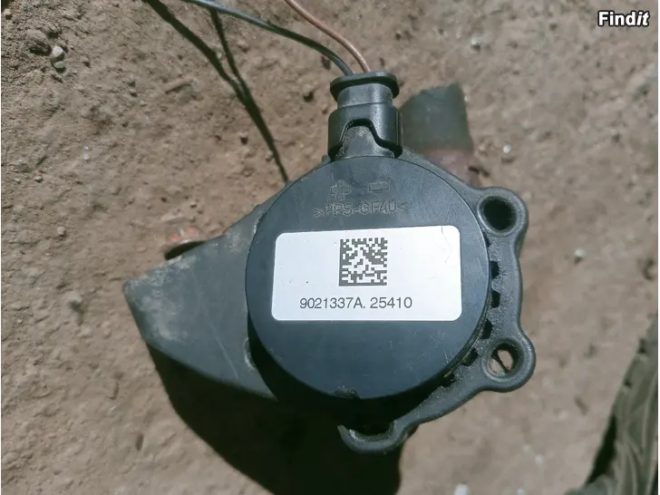 Myydään Kiertovesipumppu 12 V VAG 9021337A