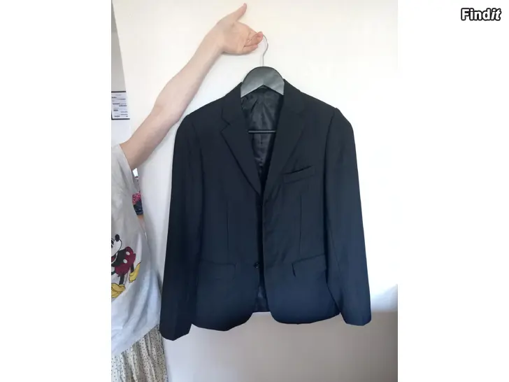 Säljes Kostym med väst och byxor / barn, storlek 160