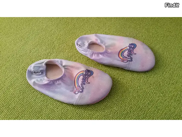 Myydään SlipStop Unicorn tossut -hinta 4e