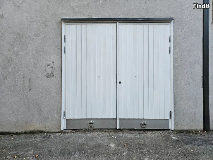 Uthyres Uthyres stort garage/hall 107 m² i Jakobstad