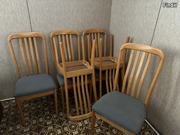 Säljes Bord och sex stolar samt en tilläggsskiva