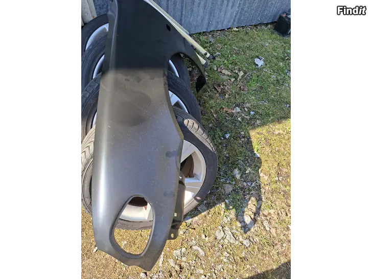 Myydään Ny vänster framskärm Toyota Corolla 2000