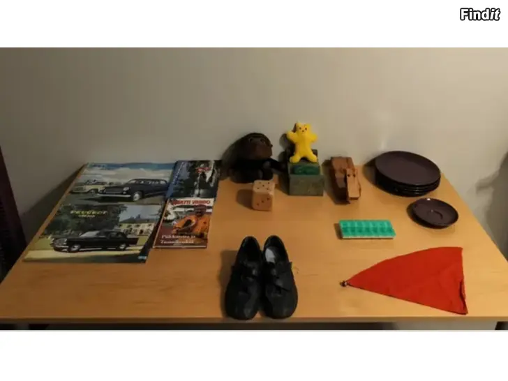 Myydään Juoksukengät tonttuhattu