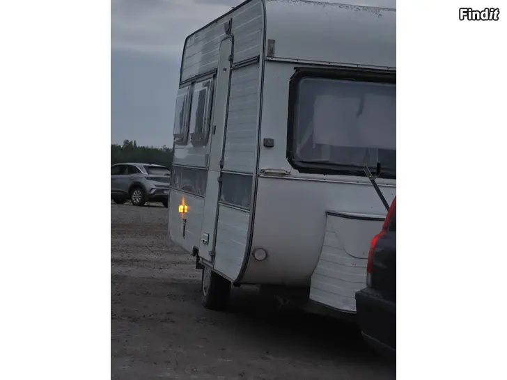 Uthyres UTHYRES - Trevlig liten Polar husvagn
