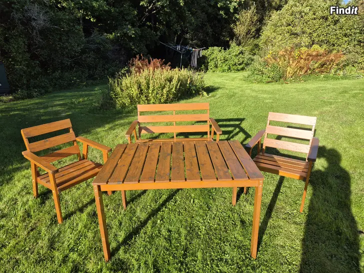 Säljes Trädgårdsmöblemang i trä