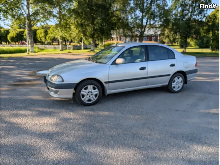 Myydään T22 avensis