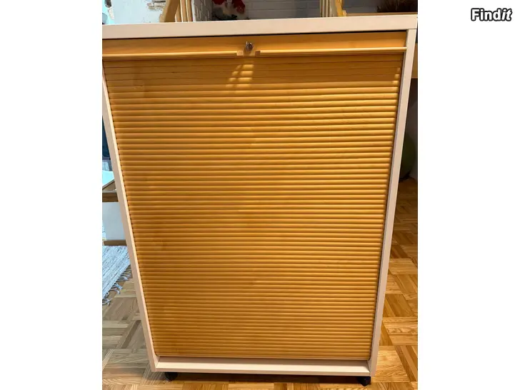 Myydään Rulokaappi