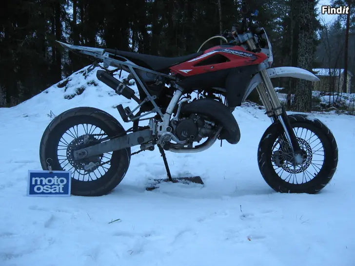 Myydään Husqvarna SM 125 12-13 osia