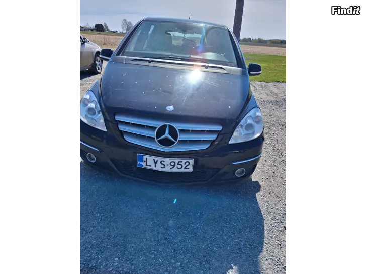 Myydään Mercedes 180B