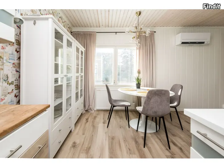 Säljes Kaskisten Helmi. Tilaa  tyyliä. 113 m2 kahdessa kerroksessa. Merelle vain 300 m. Kaskinen, keskusta