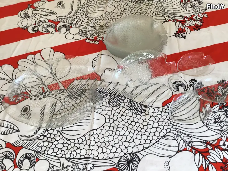 Säljes Fisktallrikar i glas vintage