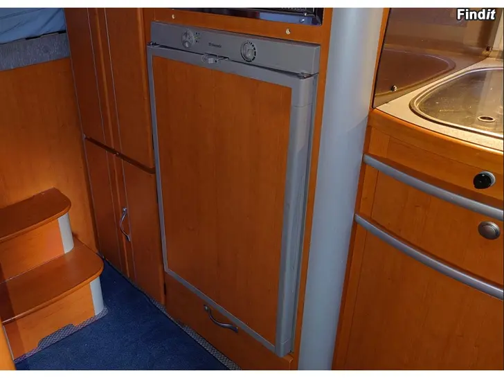 Myydään Dometic RM7401L jääkaappi kaasu-, 240V AC ja 12V DC