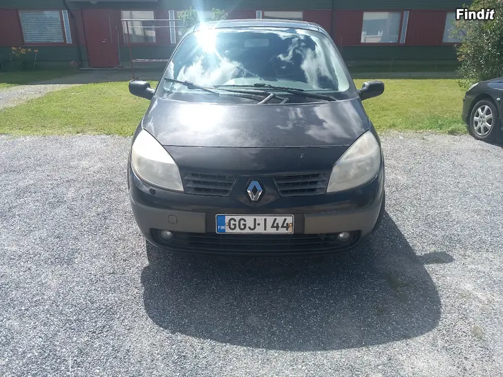 Säljes Renault megane 2.0bensiini 7paikkainen juuri katsastettu