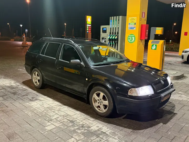 Myydään Skoda