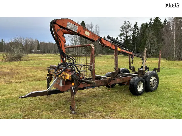 Säljes Skogsvagn med rejäl kran