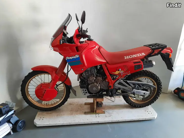 Myydään HONDA NX 650 DOMINATOR