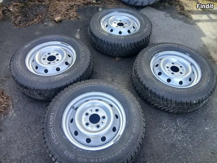 Myydään 215/75 - 16 C Renkas