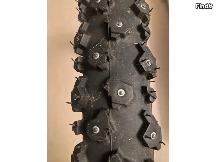 Säljes Cyckel dubb däck nya 28 tums 2 st