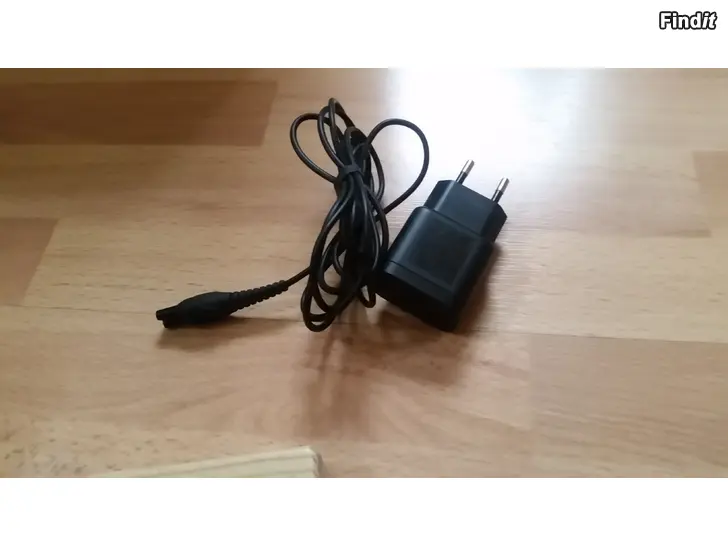 Myydään Philips partakoneen laturi 15V 5.4W HQ8505  10e