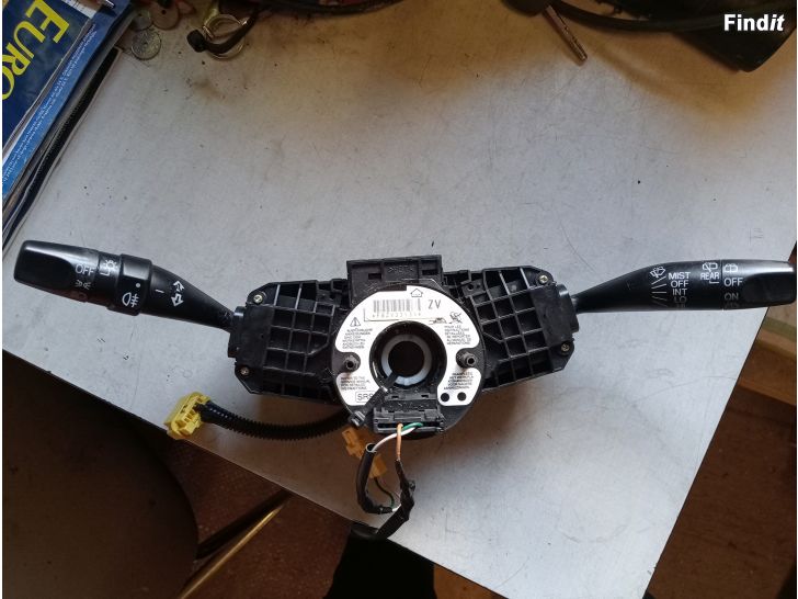 Myydään Honda Civic HB 2003 monitoimivipukeskus 119856 kierukka mukana