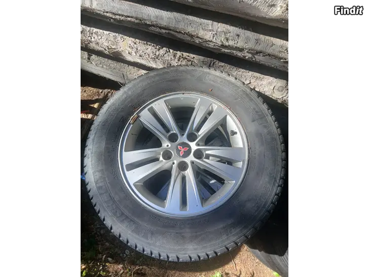 Myydään 5×114.3/ 215/70 R16