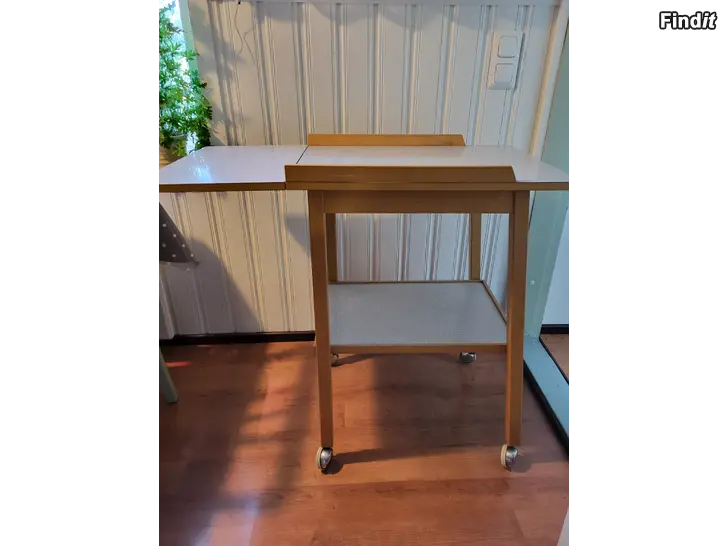 Säljes Serveringsbord på hjul