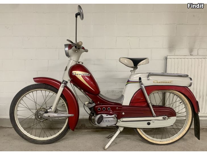 Myydään Hieno punainen retro-mopo vuosimalli 1961