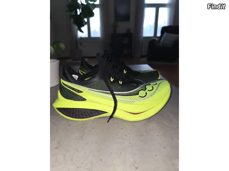 Säljes SKOR, SAUCONY ENDORPHIN PRO 5