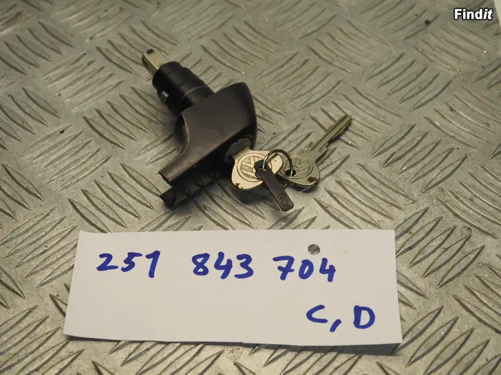 Myydään Volkswagen Transporter T3 85-91 liukuoven lukkopesä ja kaksi avainta 251843704C