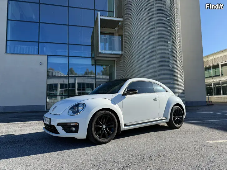 Säljes Volkswagen Beetle 2018 Black Style  Toppskick, endast 123 500 km