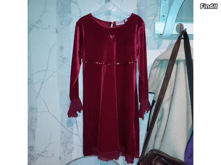 Säljes Klänning storlek 122