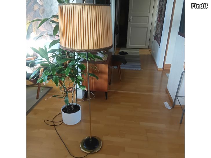 Myydään Valinte jalkalamppu.Retro vintage