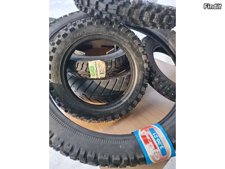Myydään 2 pyöräisen renkaita