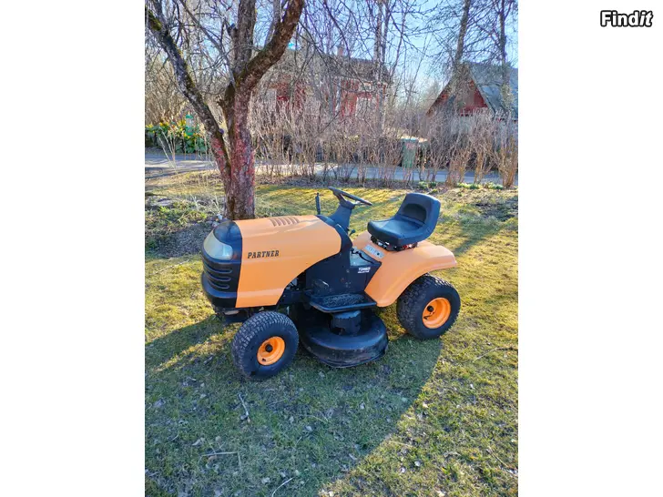 Säljes Partner P1292 traktorgräsklippare
