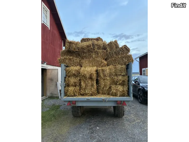 Säljes Halm i småbalar