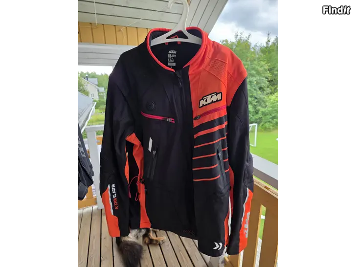 Säljes KTM jacka och byxor