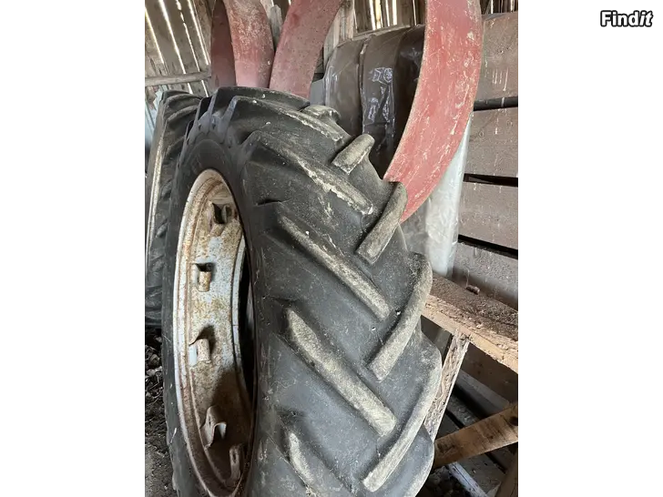 Säljes Säljes traktor däck 13.6/12-36