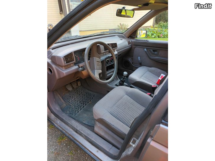 Myydään Peugeot 405