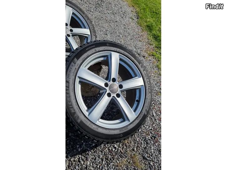 Myydään VW passat 245/45R18