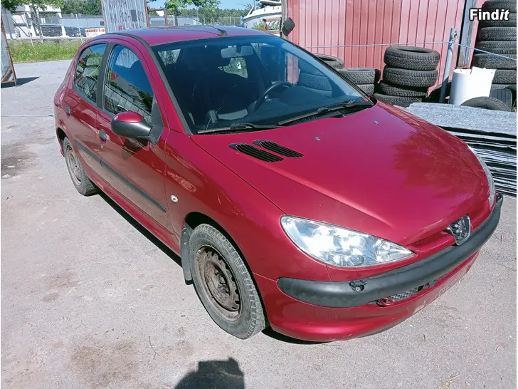 Myydään Peugeot 206 1,4 8v 2006 varaosina