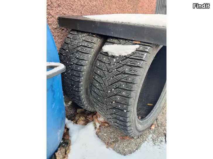 Säljes 225/45/17 nastarenkaat