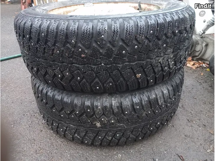 Myydään Nastarenkaat 205/65R15 94Q vanteet 5-114,3 Chysler