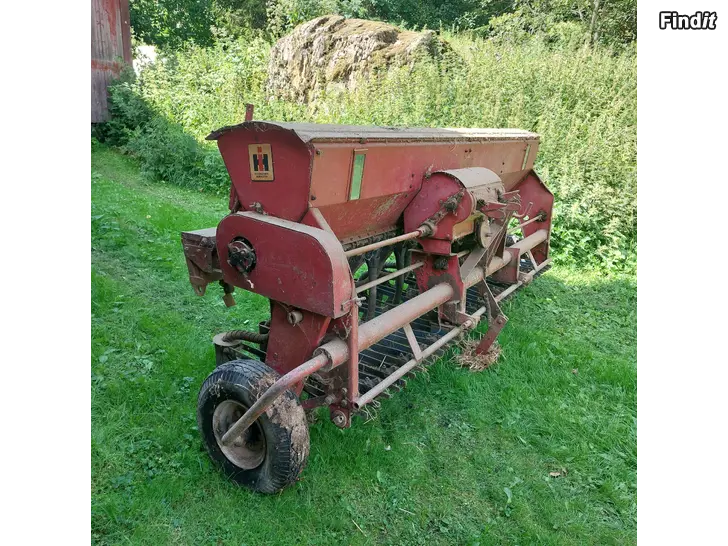 Säljes Gammal såmaskin med frölåda