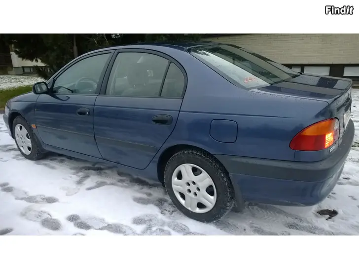 Myydään TOYOTA AVENSIS 1,6 VÄHÄN AJETTU HUIPPU YKSILÖ
