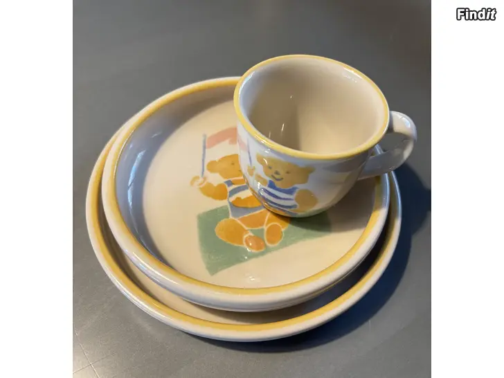 Myydään Pentik nallemuki ja lautaset