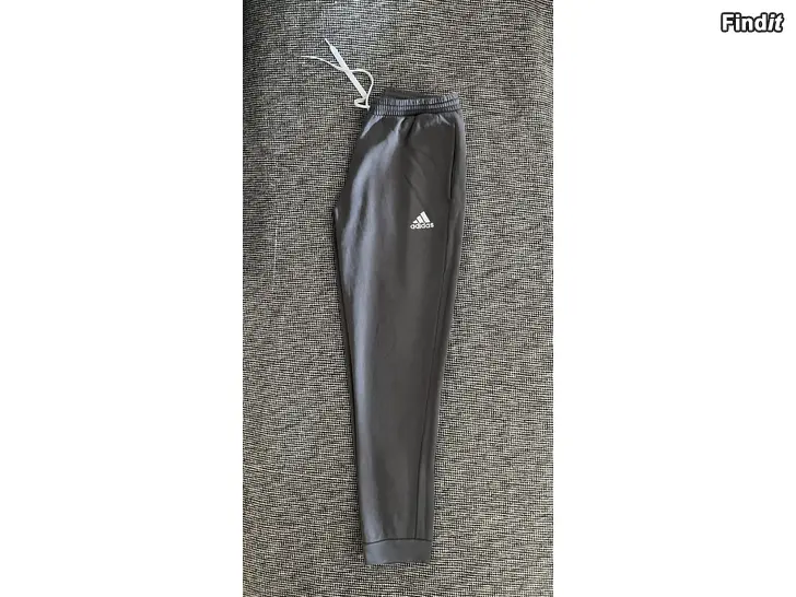 Säljes Adidas Collegehousut