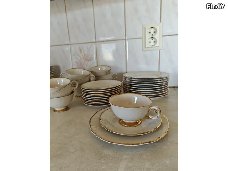 Myydään Arabia kultakoriste kaffeservis