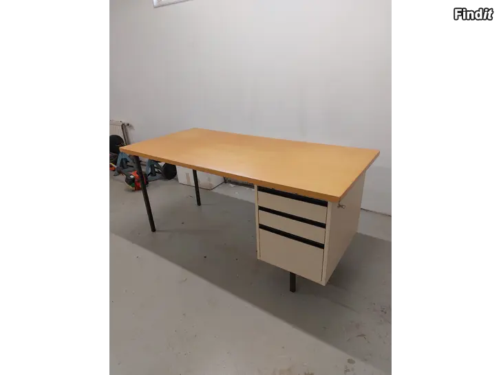 Säljes SKRIVBORD