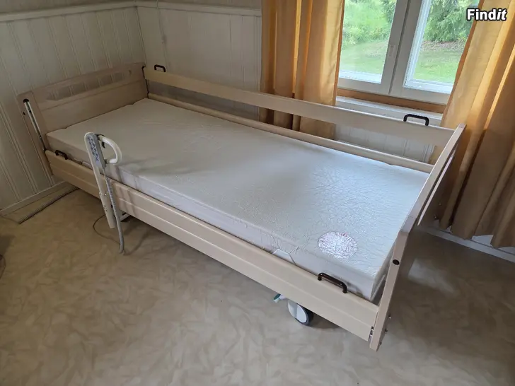 Säljes ScanAfia Pro HS-480 vårdsäng