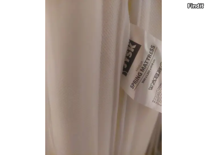 Myydään Madrass i nyskick